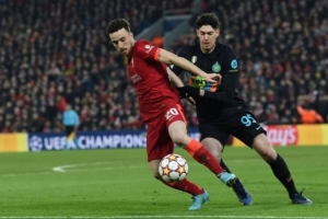 巴斯托尼晒与若塔场上对抗的照片：❤️